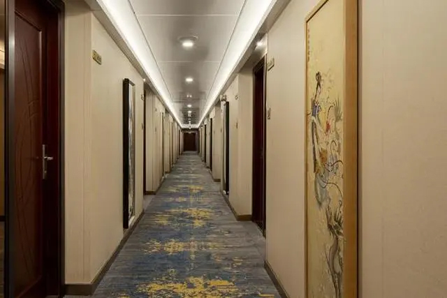 华夏二号游轮客房走廊