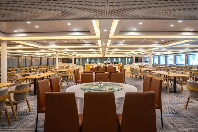 华夏三号游轮2F自助餐厅