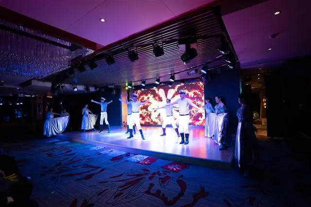长江神话号游轮自助餐厅